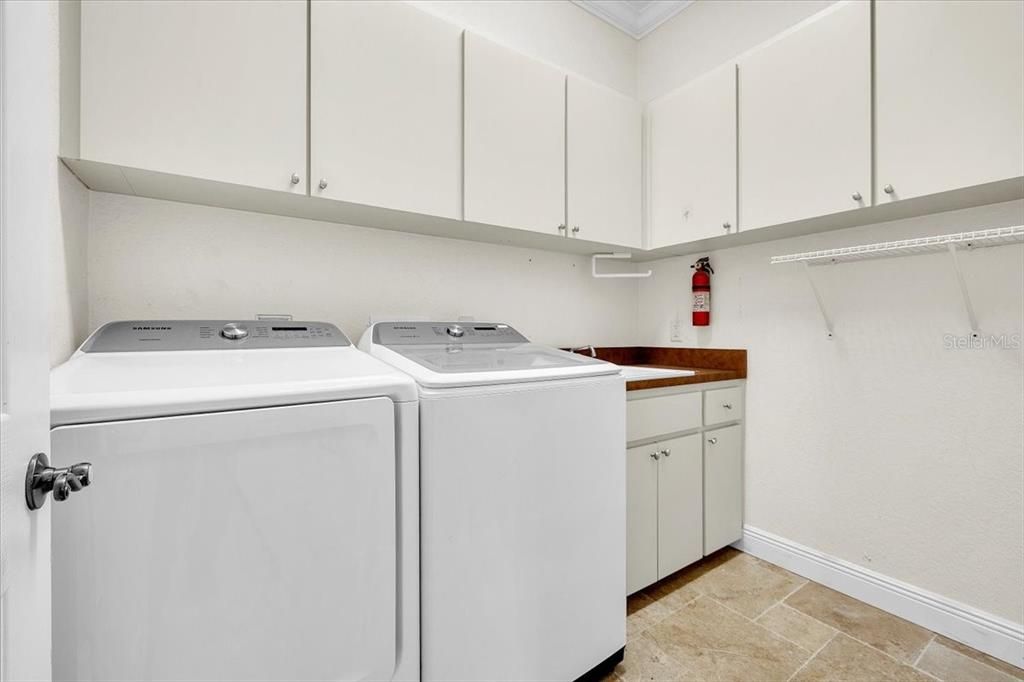 For Sale: $650,000 (3 beds, 2 baths, 2333 Square Feet)