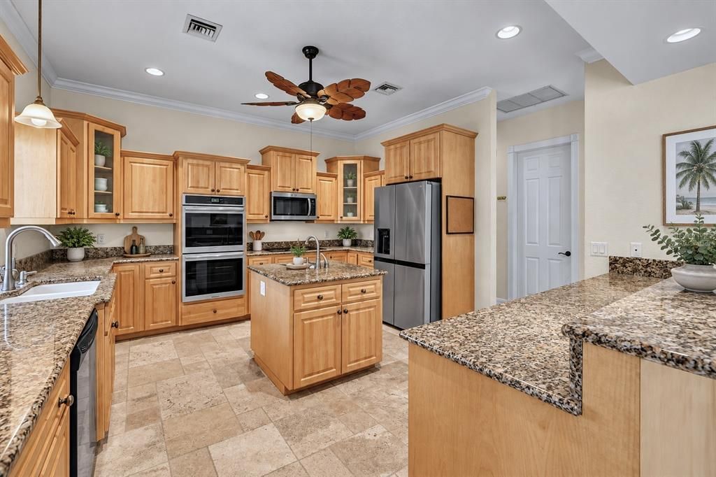 For Sale: $650,000 (3 beds, 2 baths, 2333 Square Feet)