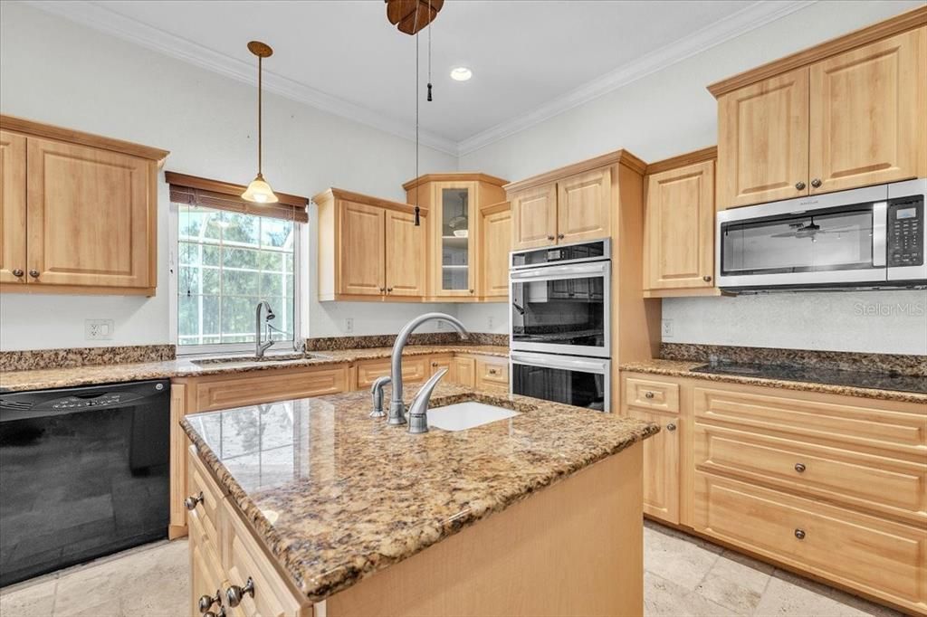 For Sale: $650,000 (3 beds, 2 baths, 2333 Square Feet)