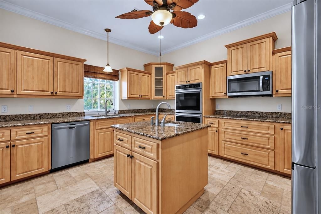 For Sale: $650,000 (3 beds, 2 baths, 2333 Square Feet)