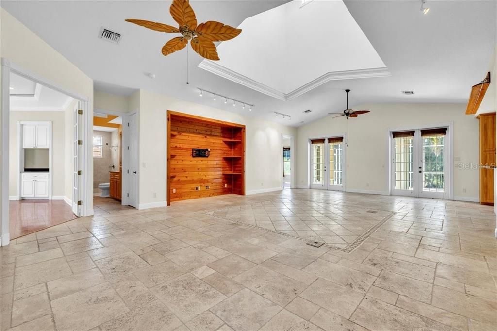 For Sale: $650,000 (3 beds, 2 baths, 2333 Square Feet)
