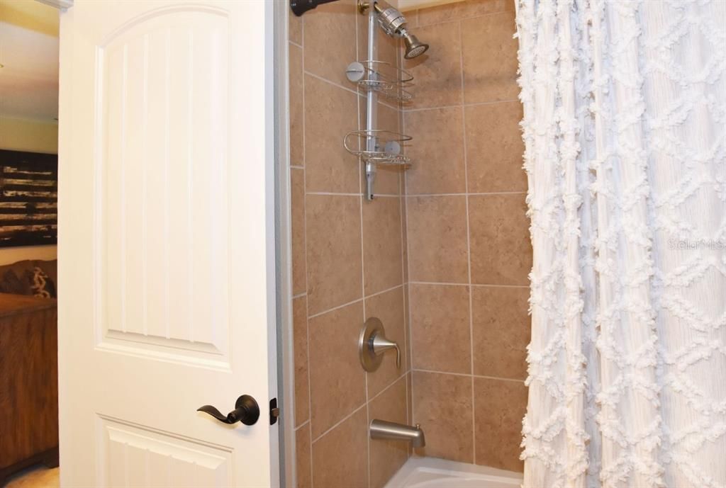 For Sale: $406,000 (3 beds, 2 baths, 1784 Square Feet)