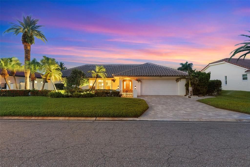 For Sale: $1,499,900 (3 beds, 3 baths, 2343 Square Feet)