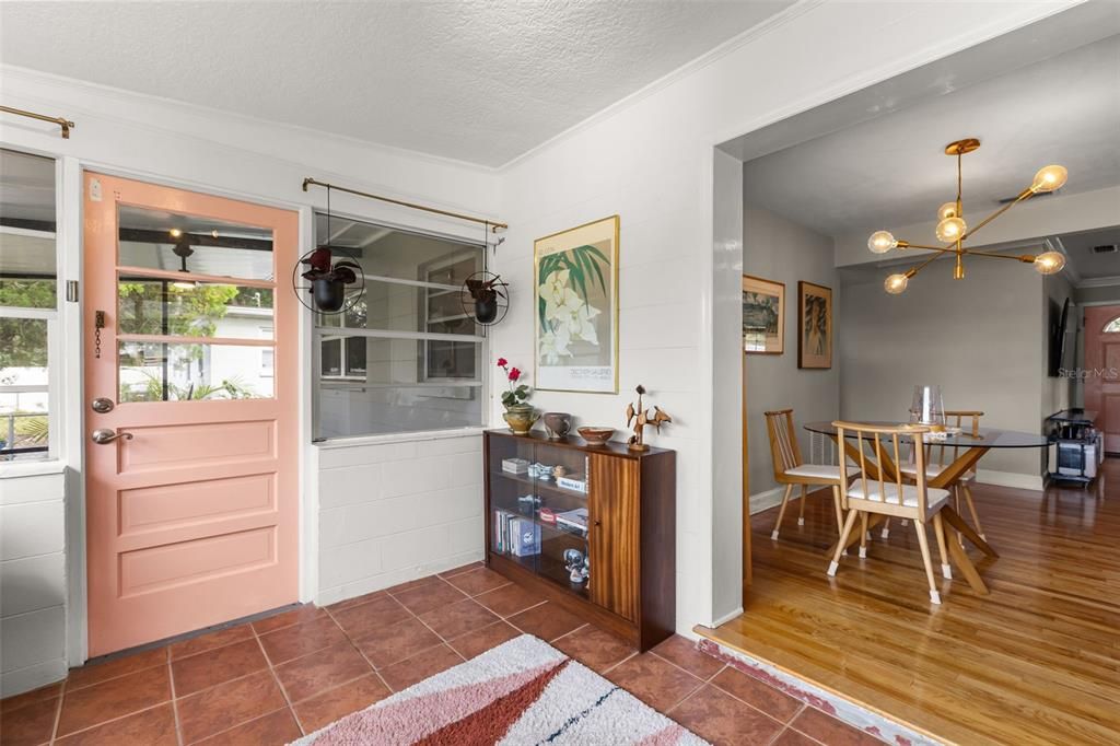 Под контрактом: $465,000 (3 спален, 2 ванн, 1232 Квадратных фут)