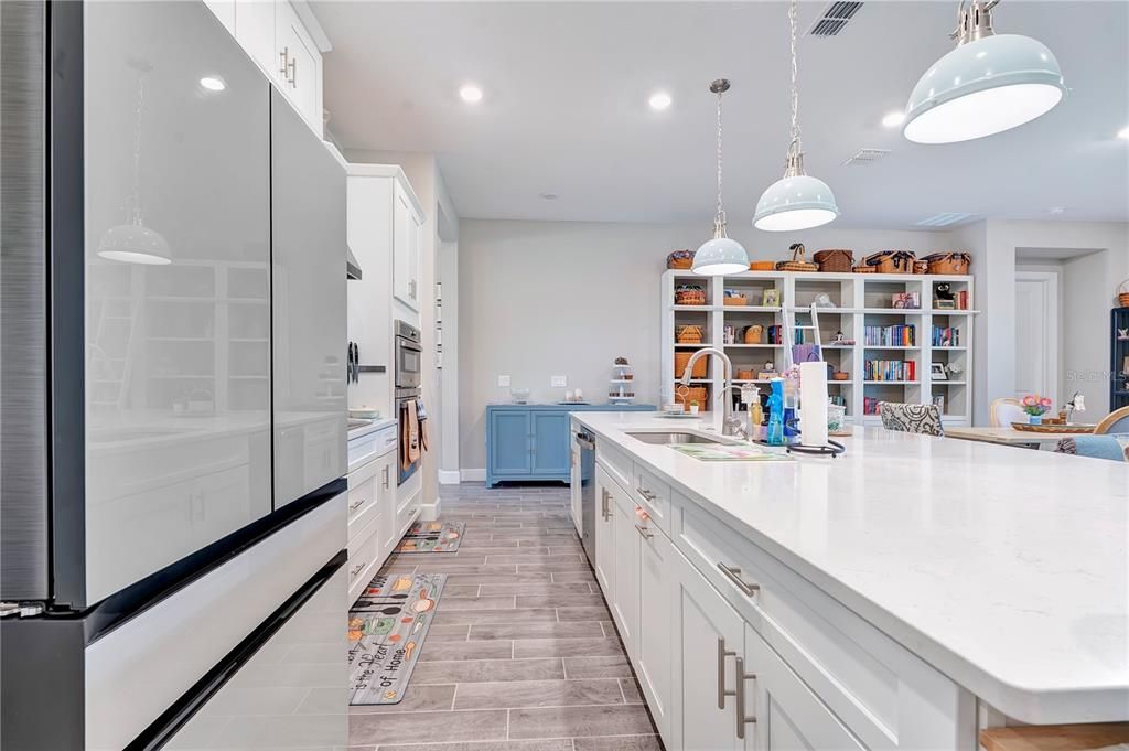 En Venta: $489,000 (3 camas, 3 baños, 2296 Pies cuadrados)