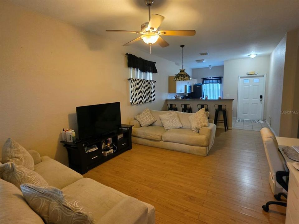En Venta: $164,990 (2 camas, 2 baños, 981 Pies cuadrados)