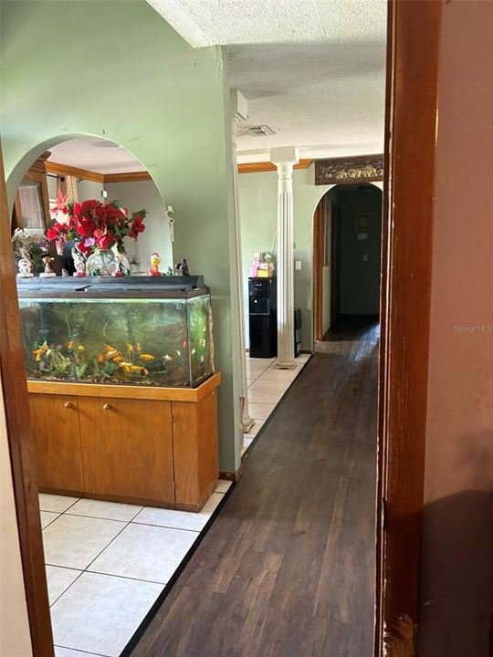 For Sale: $275,555 (3 beds, 2 baths, 1564 Square Feet)