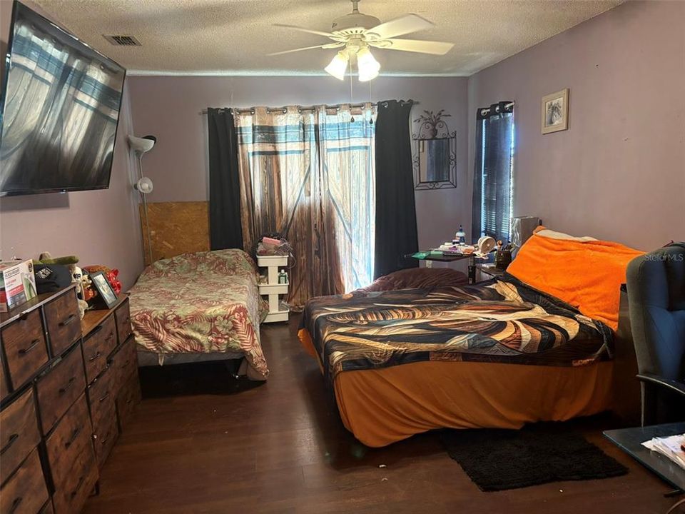 For Sale: $275,555 (3 beds, 2 baths, 1564 Square Feet)