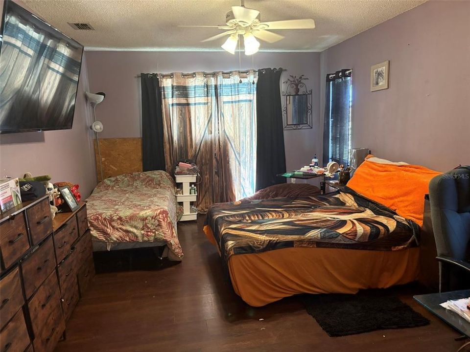 For Sale: $275,555 (3 beds, 2 baths, 1564 Square Feet)