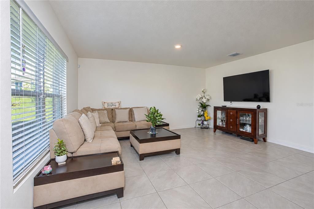 For Sale: $275,000 (3 beds, 2 baths, 1532 Square Feet)