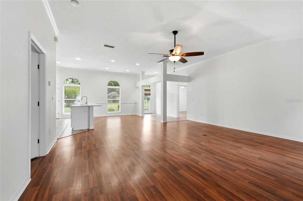 En Venta: $389,900 (3 camas, 2 baños, 1670 Pies cuadrados)