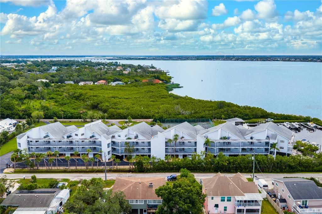 For Sale: $329,900 (2 beds, 2 baths, 1185 Square Feet)