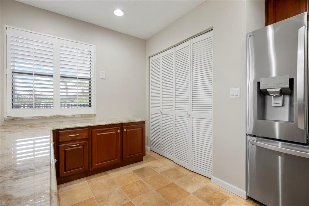 For Sale: $329,900 (2 beds, 2 baths, 1185 Square Feet)