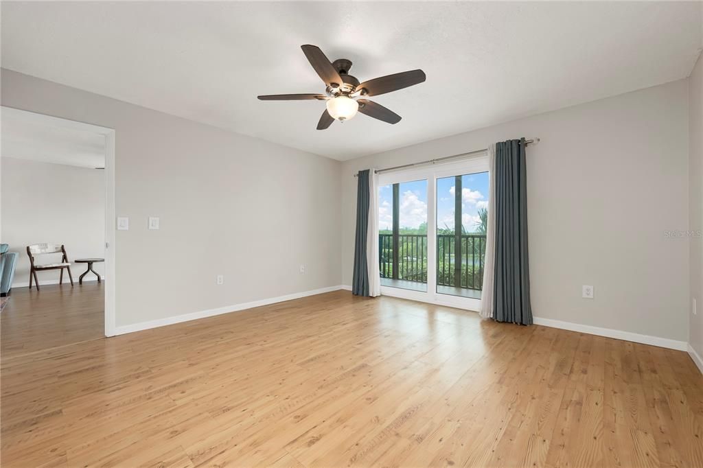 For Sale: $329,900 (2 beds, 2 baths, 1185 Square Feet)