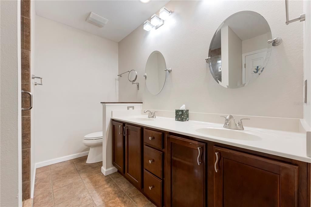 For Sale: $329,900 (2 beds, 2 baths, 1185 Square Feet)