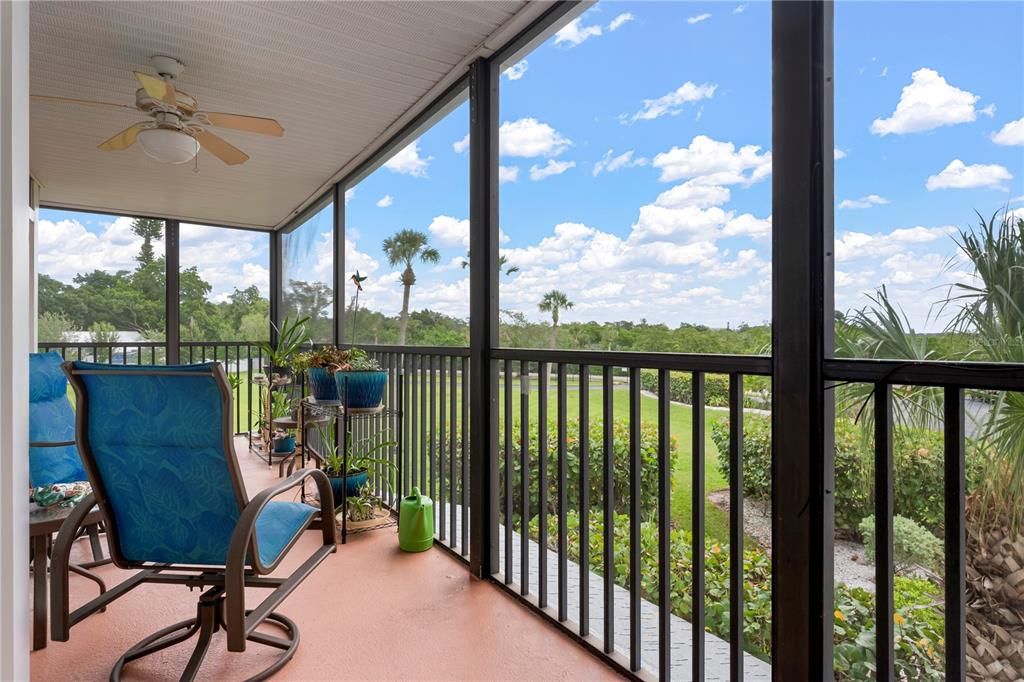For Sale: $329,900 (2 beds, 2 baths, 1185 Square Feet)