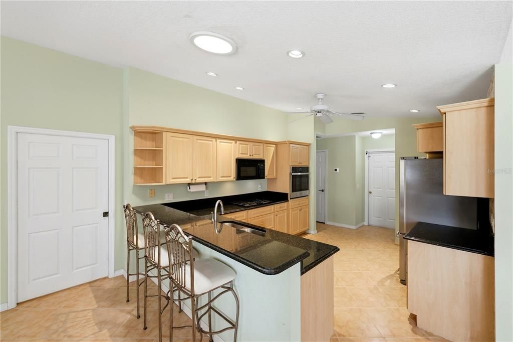 На продажу: $675,000 (3 спален, 2 ванн, 2047 Квадратных фут)