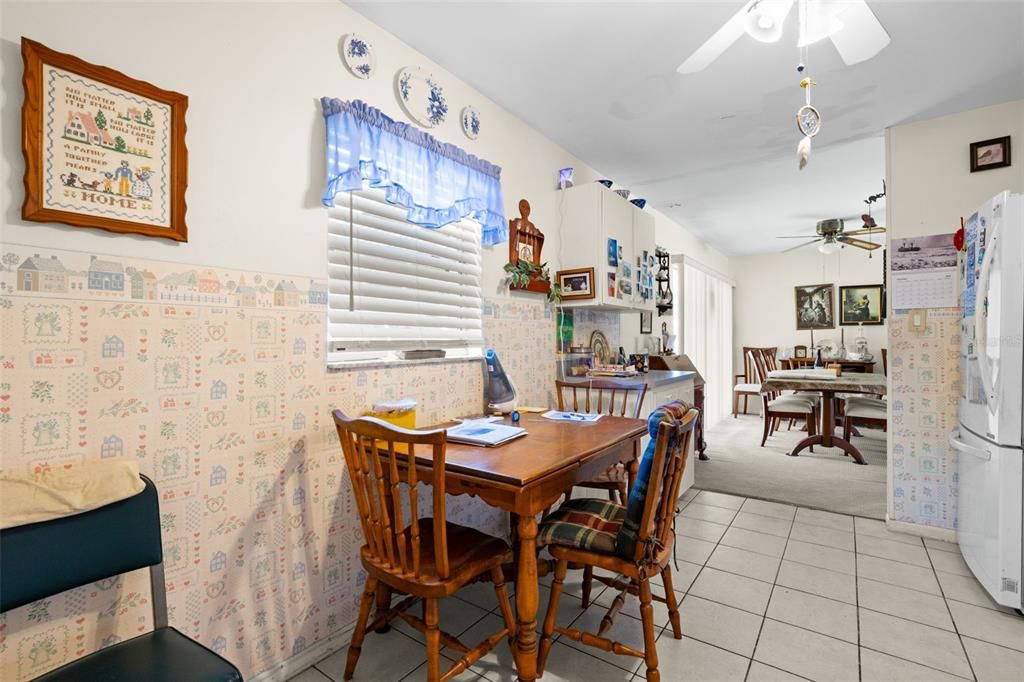 For Sale: $415,000 (3 beds, 2 baths, 1215 Square Feet)