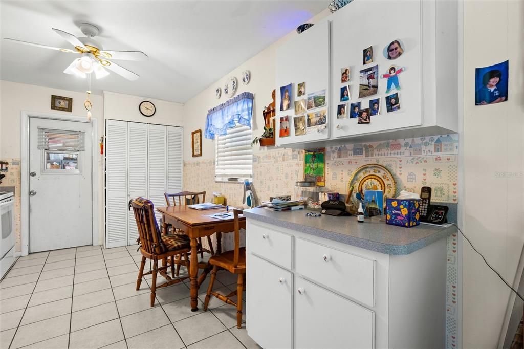 For Sale: $415,000 (3 beds, 2 baths, 1215 Square Feet)