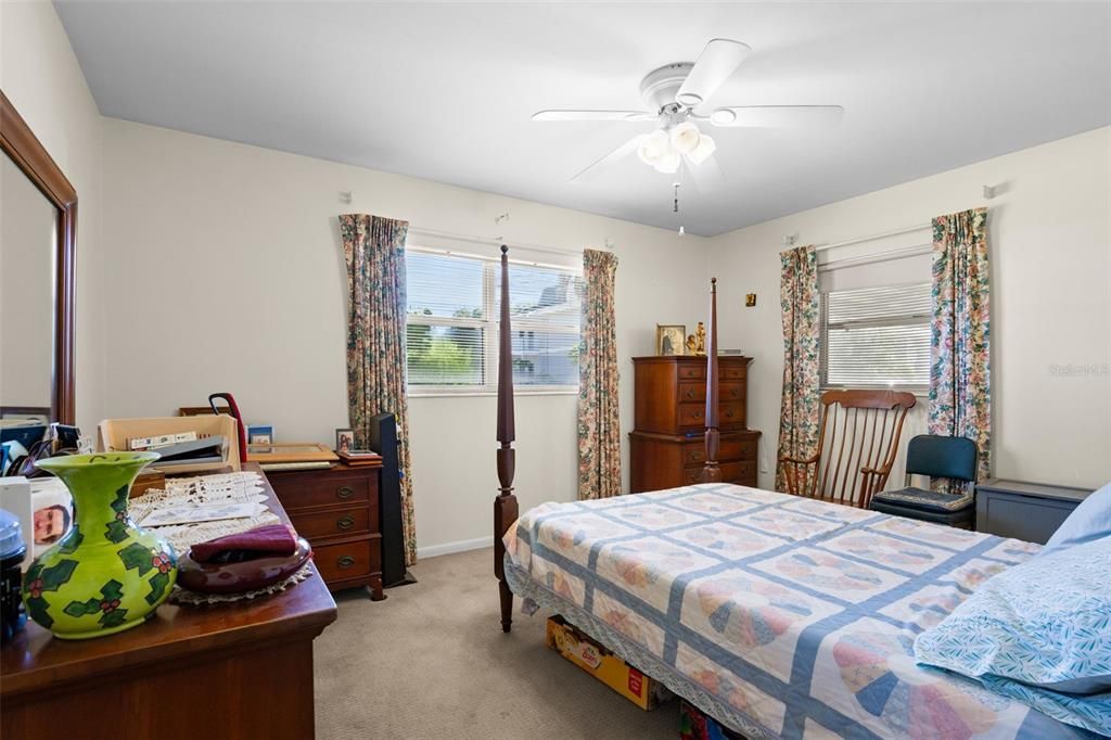 For Sale: $415,000 (3 beds, 2 baths, 1215 Square Feet)