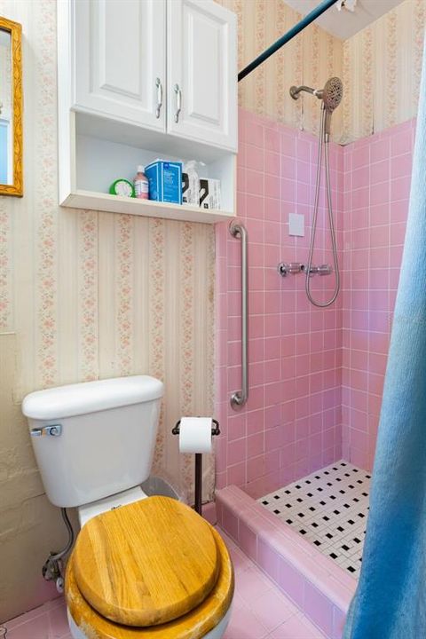 For Sale: $415,000 (3 beds, 2 baths, 1215 Square Feet)