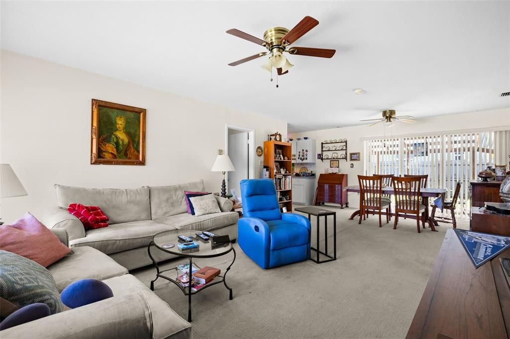 For Sale: $415,000 (3 beds, 2 baths, 1215 Square Feet)