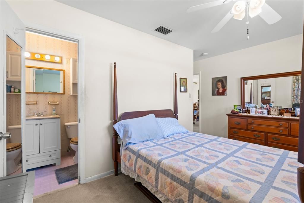 For Sale: $415,000 (3 beds, 2 baths, 1215 Square Feet)