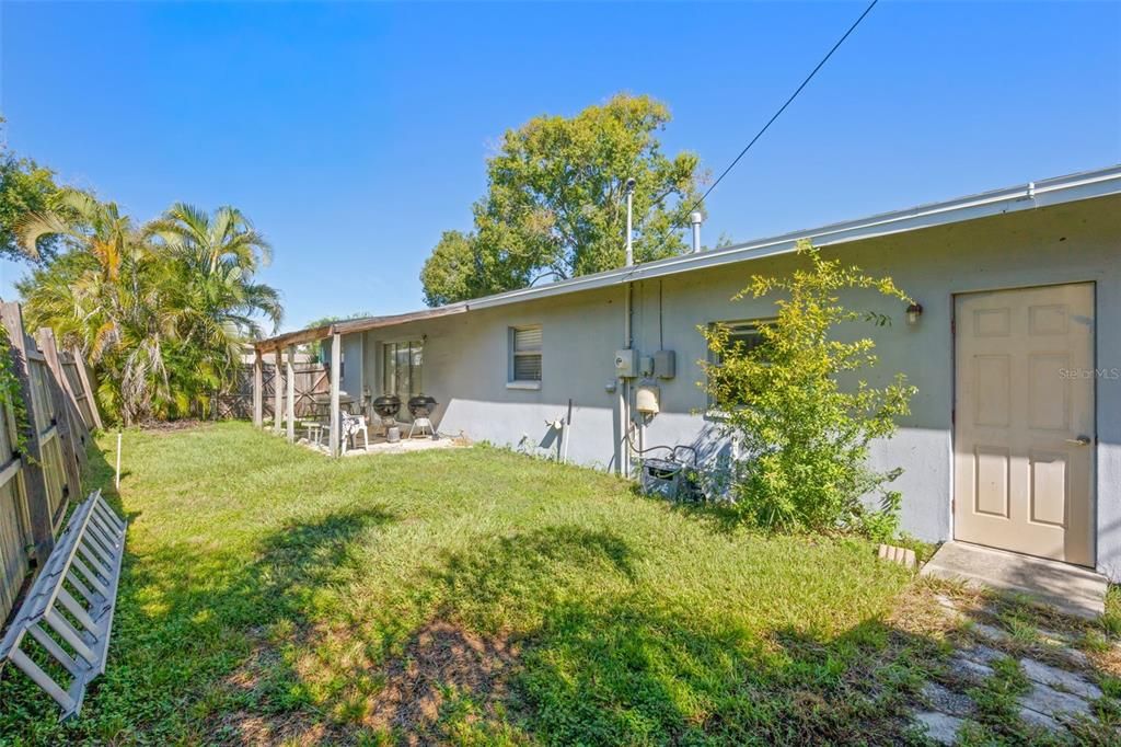 For Sale: $415,000 (3 beds, 2 baths, 1215 Square Feet)