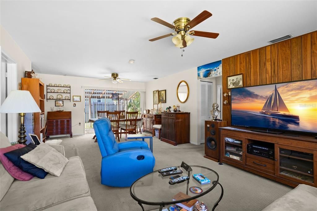 For Sale: $415,000 (3 beds, 2 baths, 1215 Square Feet)