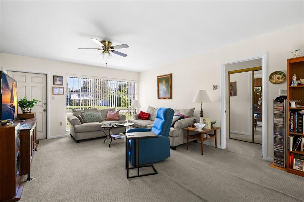 For Sale: $415,000 (3 beds, 2 baths, 1215 Square Feet)