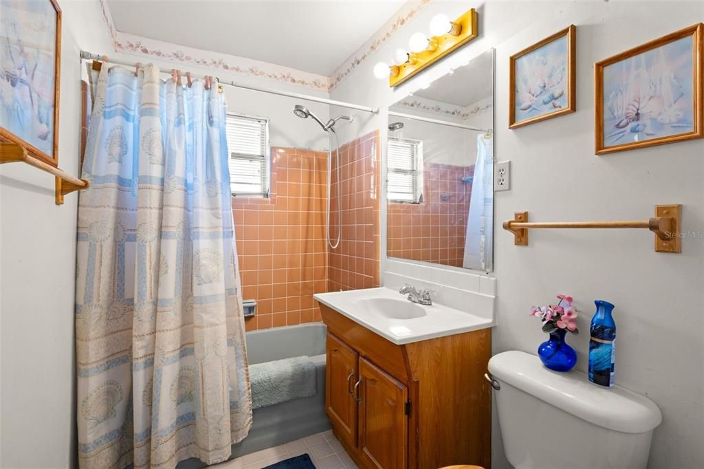 For Sale: $415,000 (3 beds, 2 baths, 1215 Square Feet)