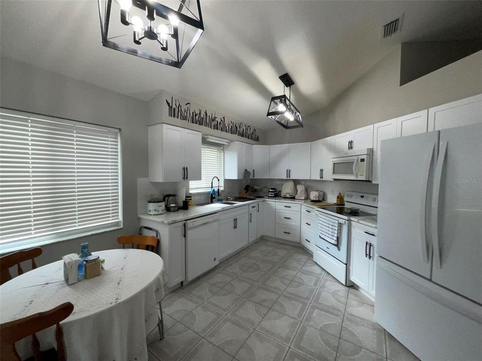 En Venta: $335,000 (3 camas, 2 baños, 1901 Pies cuadrados)