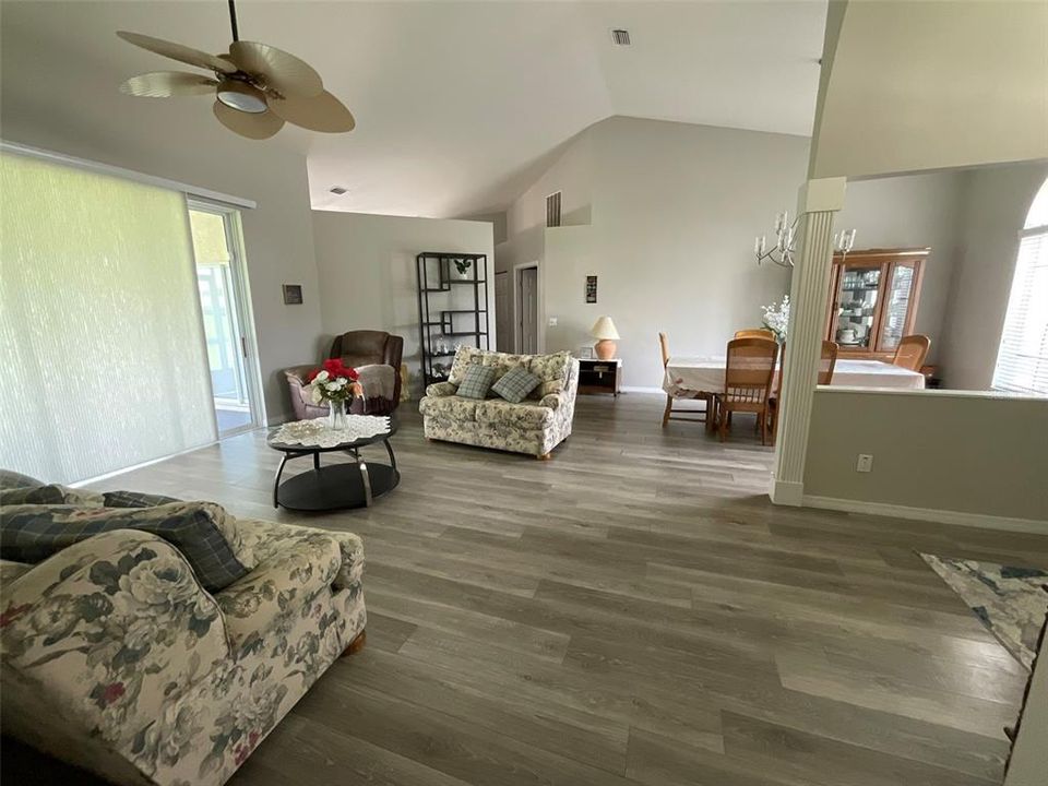 En Venta: $335,000 (3 camas, 2 baños, 1901 Pies cuadrados)