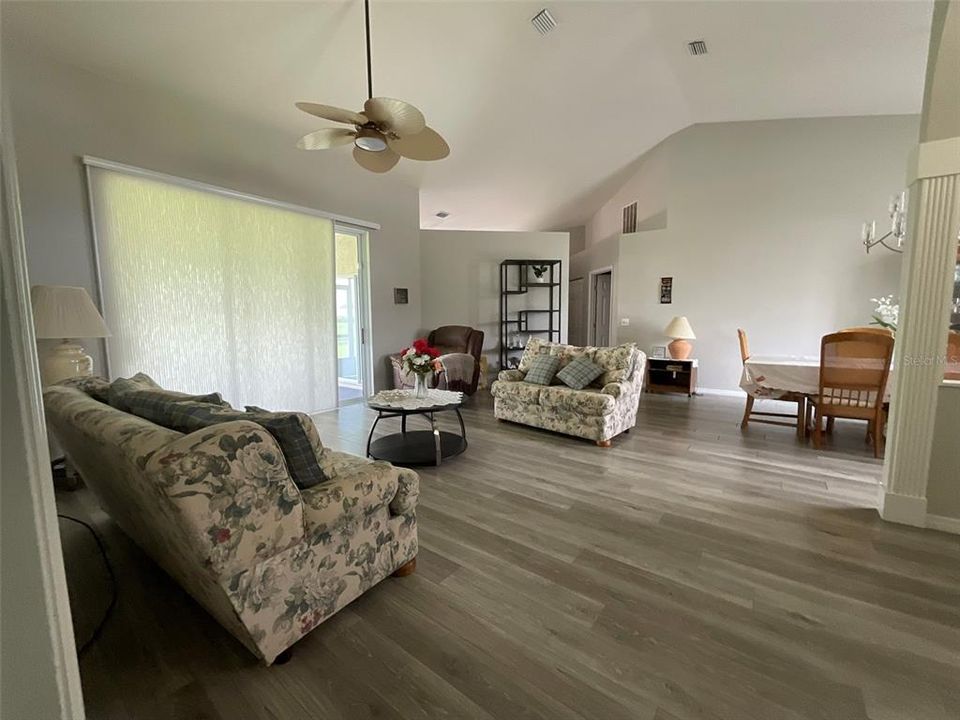 En Venta: $335,000 (3 camas, 2 baños, 1901 Pies cuadrados)
