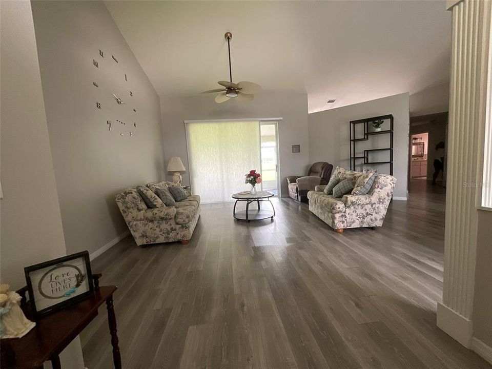 En Venta: $335,000 (3 camas, 2 baños, 1901 Pies cuadrados)