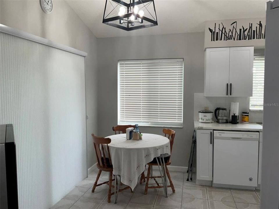 En Venta: $335,000 (3 camas, 2 baños, 1901 Pies cuadrados)