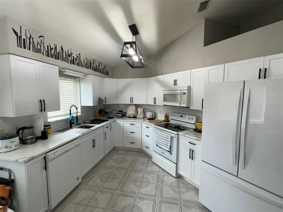 En Venta: $335,000 (3 camas, 2 baños, 1901 Pies cuadrados)