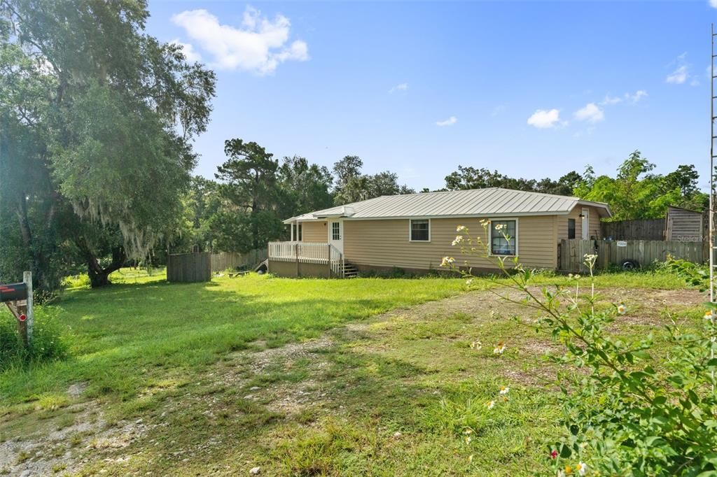 For Sale: $280,000 (2 beds, 2 baths, 903 Square Feet)