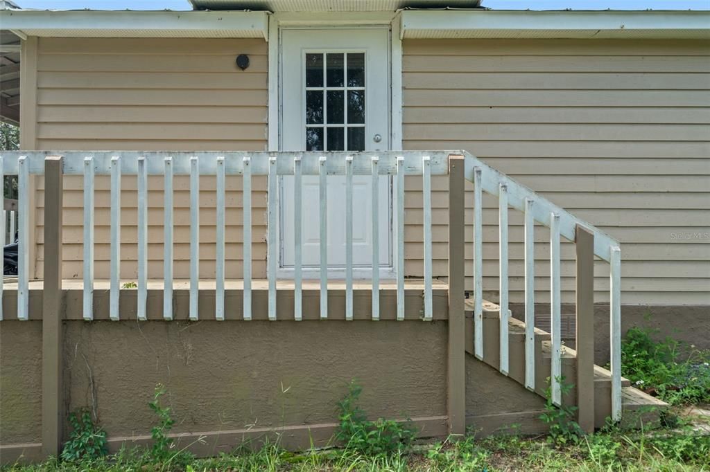 For Sale: $280,000 (2 beds, 2 baths, 903 Square Feet)