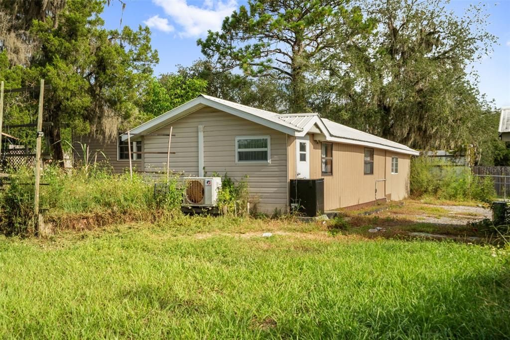 For Sale: $280,000 (2 beds, 2 baths, 903 Square Feet)