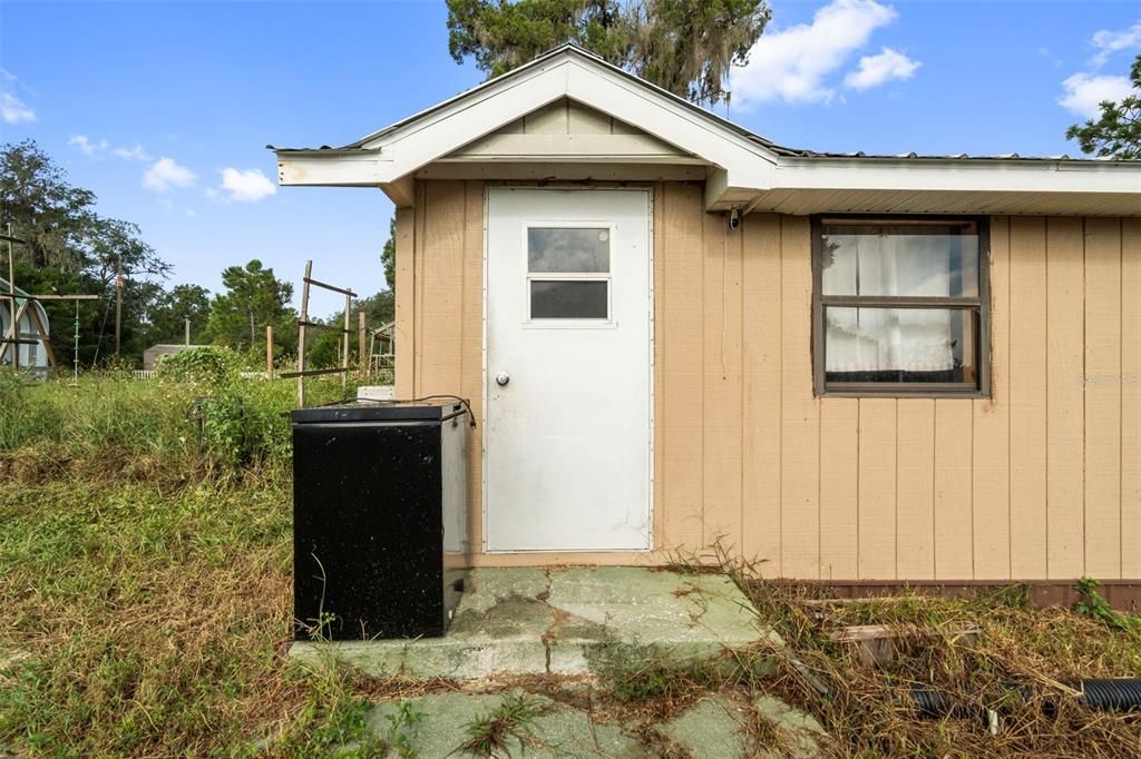 For Sale: $280,000 (2 beds, 2 baths, 903 Square Feet)