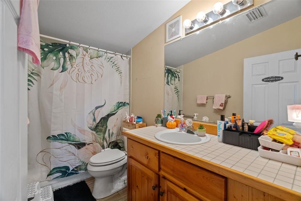 For Sale: $280,000 (2 beds, 2 baths, 903 Square Feet)
