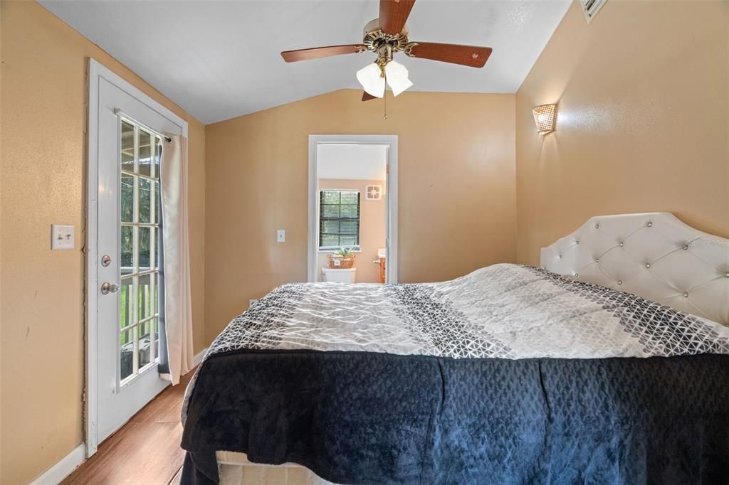 For Sale: $280,000 (2 beds, 2 baths, 903 Square Feet)