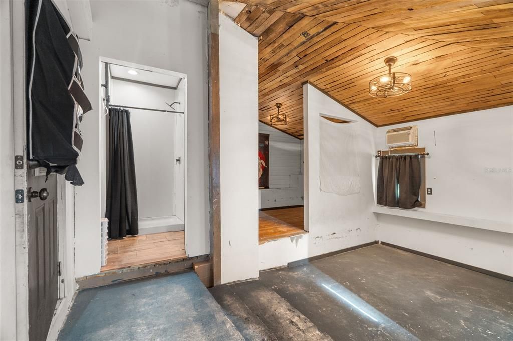 For Sale: $280,000 (2 beds, 2 baths, 903 Square Feet)