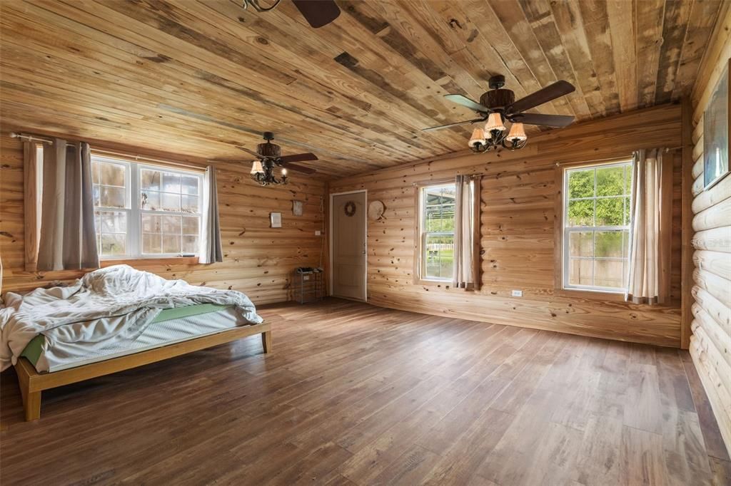 For Sale: $280,000 (2 beds, 2 baths, 903 Square Feet)