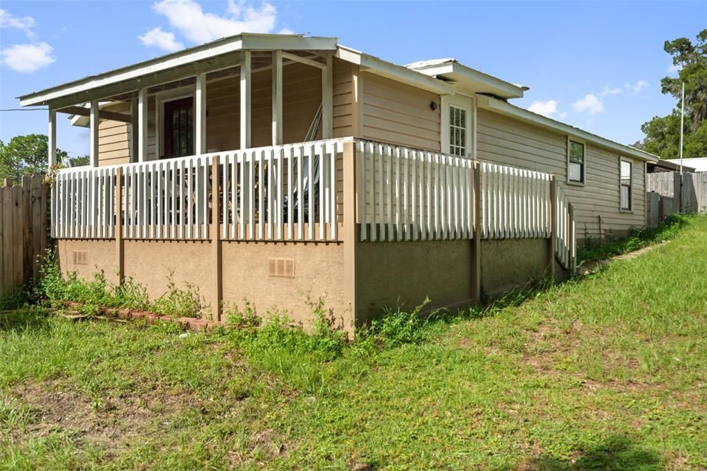 For Sale: $280,000 (2 beds, 2 baths, 903 Square Feet)