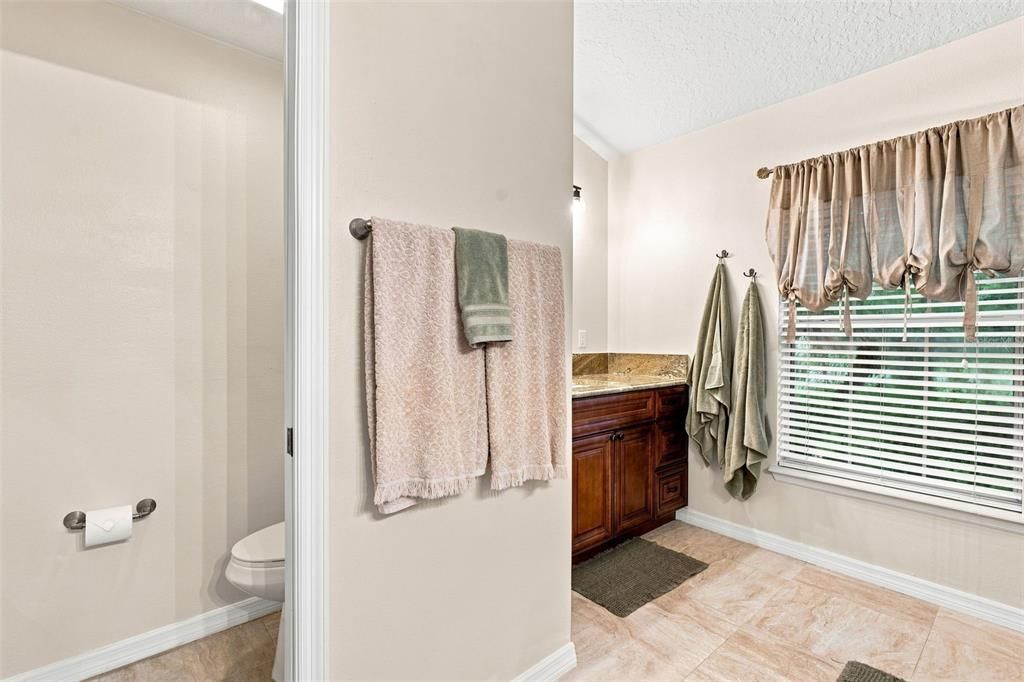 For Sale: $400,000 (4 beds, 2 baths, 2000 Square Feet)
