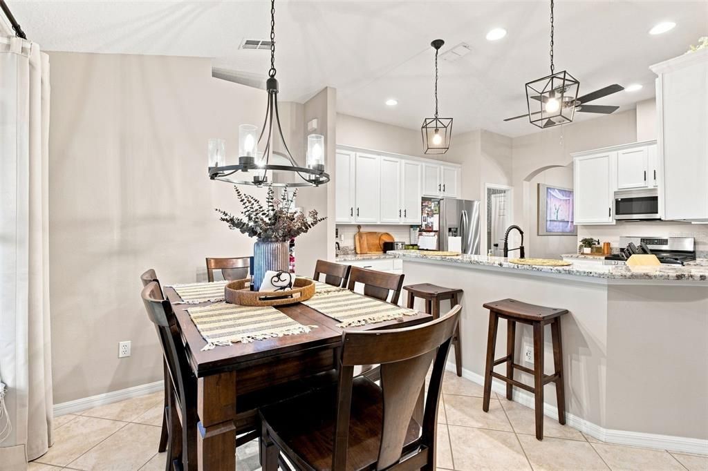 For Sale: $400,000 (4 beds, 2 baths, 2000 Square Feet)