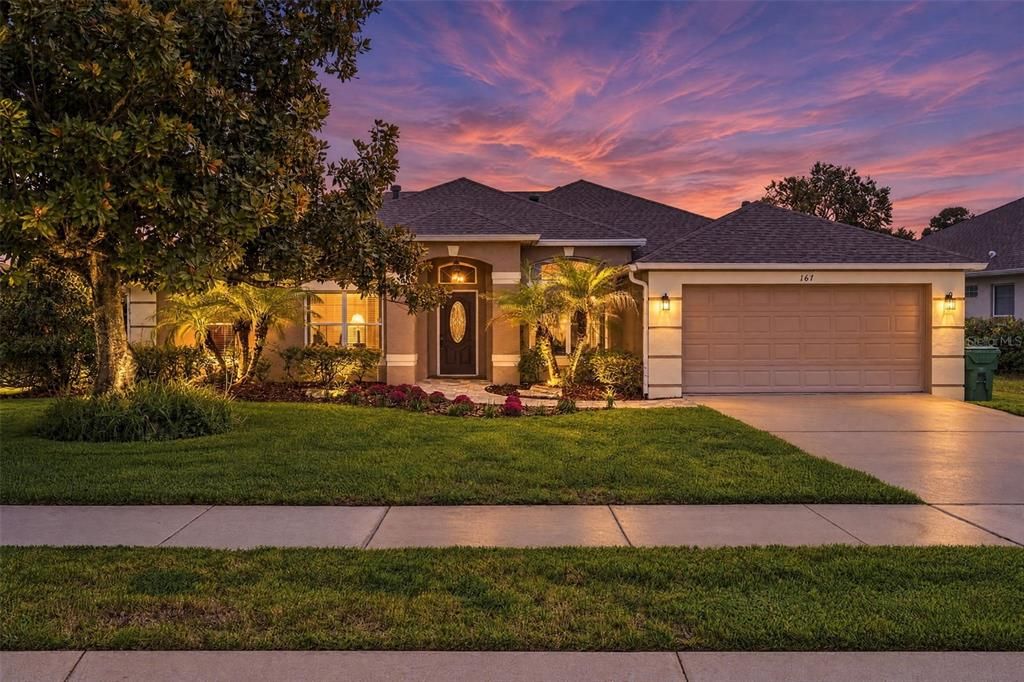 For Sale: $400,000 (4 beds, 2 baths, 2000 Square Feet)