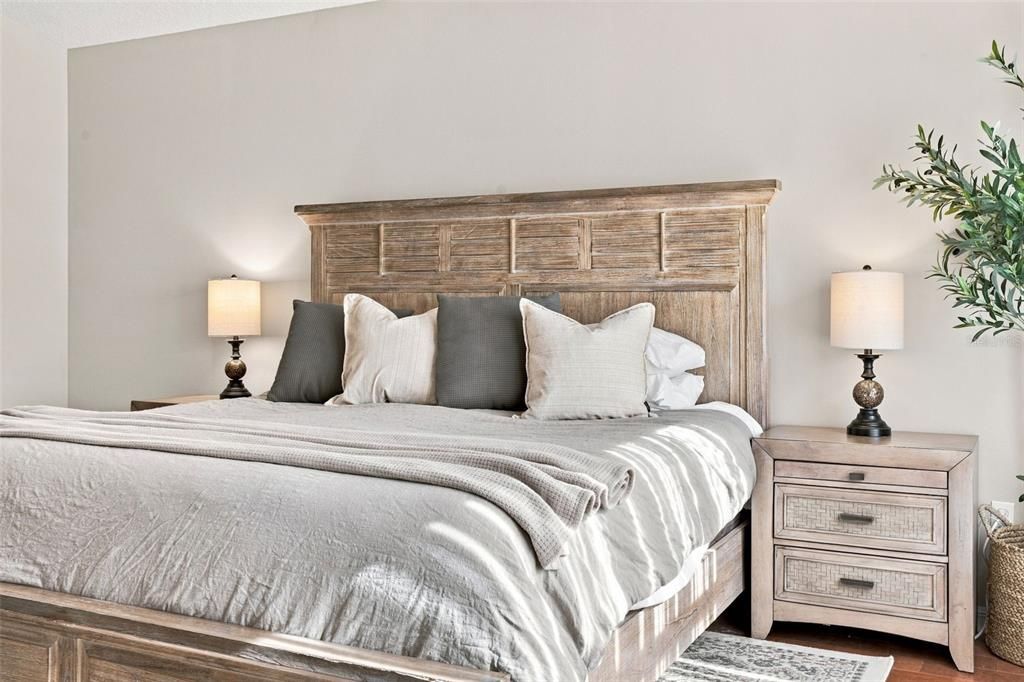 For Sale: $400,000 (4 beds, 2 baths, 2000 Square Feet)
